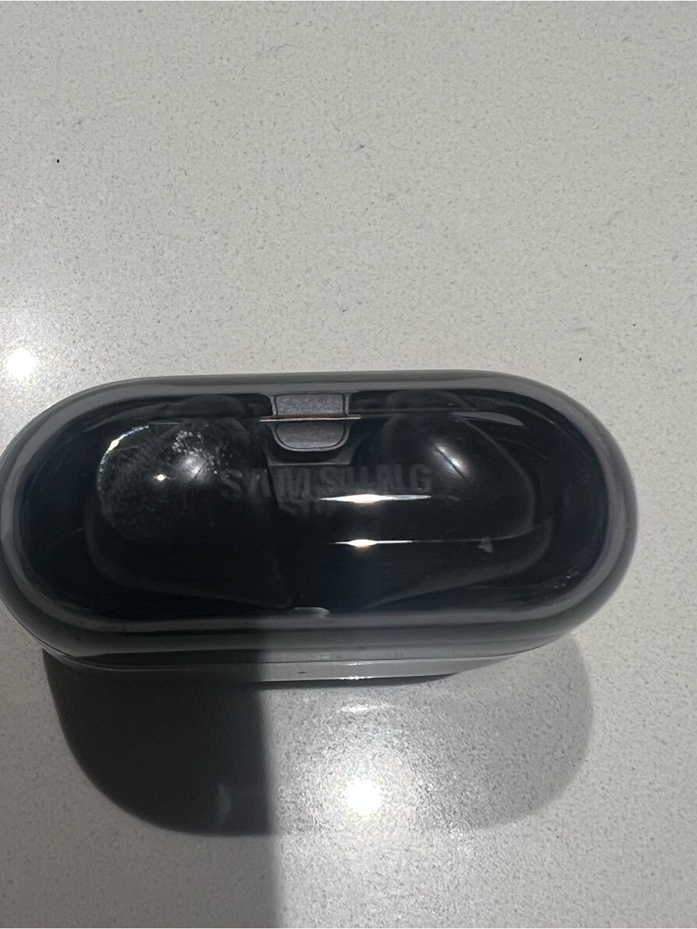 Samsung Black True Wireless Earbuds in Gloss Charging Case